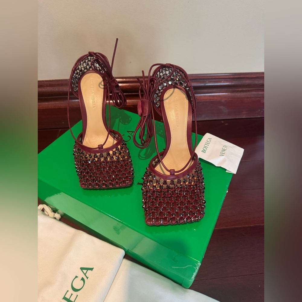 Elegant Burgundy Bottega Veneta stretch Crystal embellished Mesh sandals - Picture 5 of 9